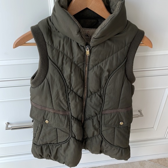 Gallery puffer army green packable vest with zipper size Small good condition - Picture 2 of 8